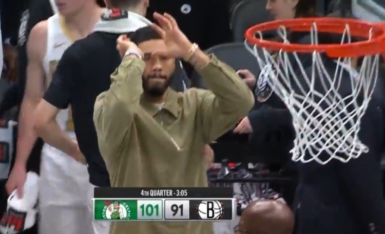 开云体育app官网-塔图姆跃跃欲试！杰伦·布朗助攻普理查德三分 绿军轰出11-0！