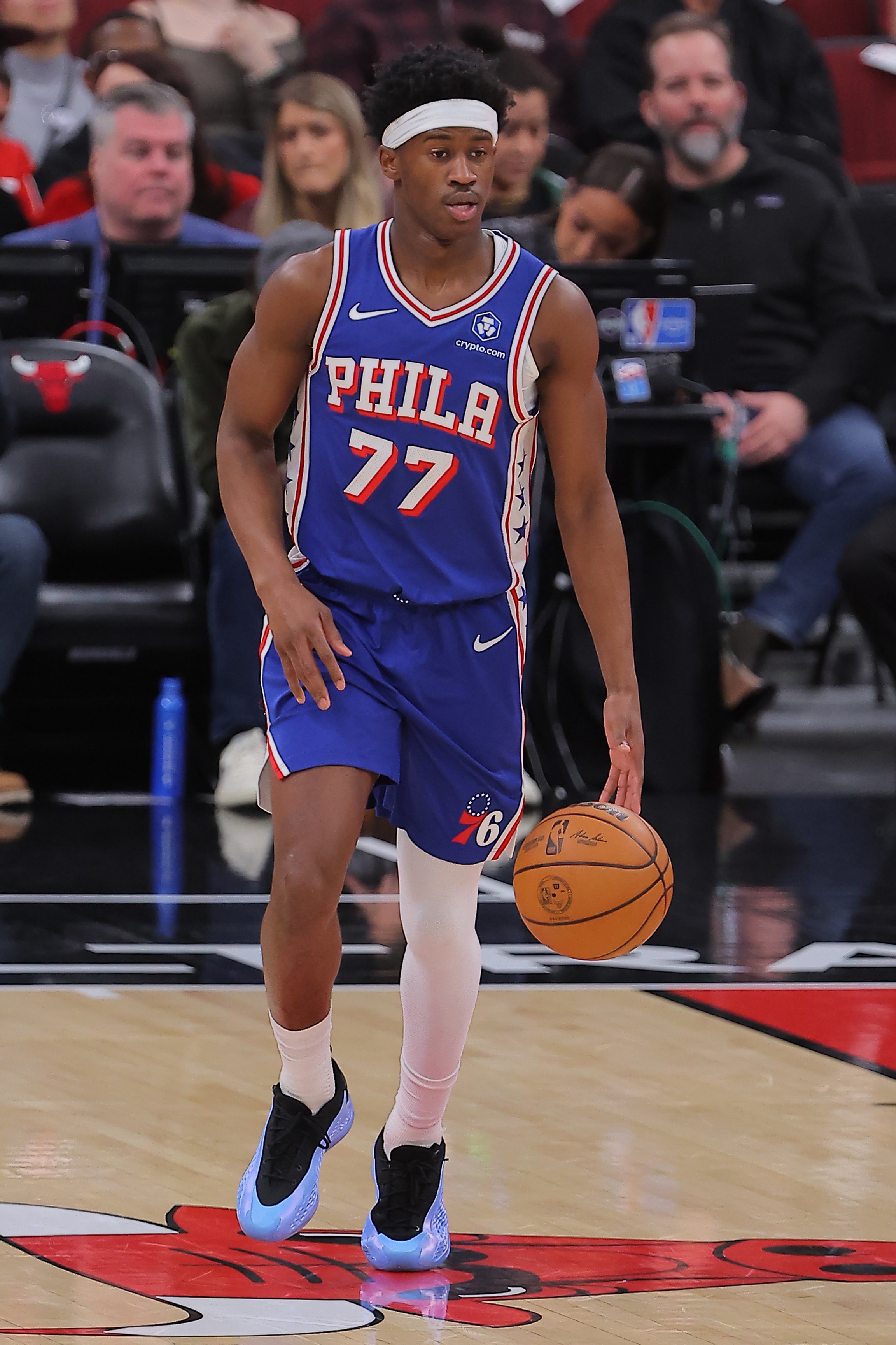 开云体育官网-抢板很积极投篮得加强！埃奇库姆半场10中3拿到7分9板3助1帽