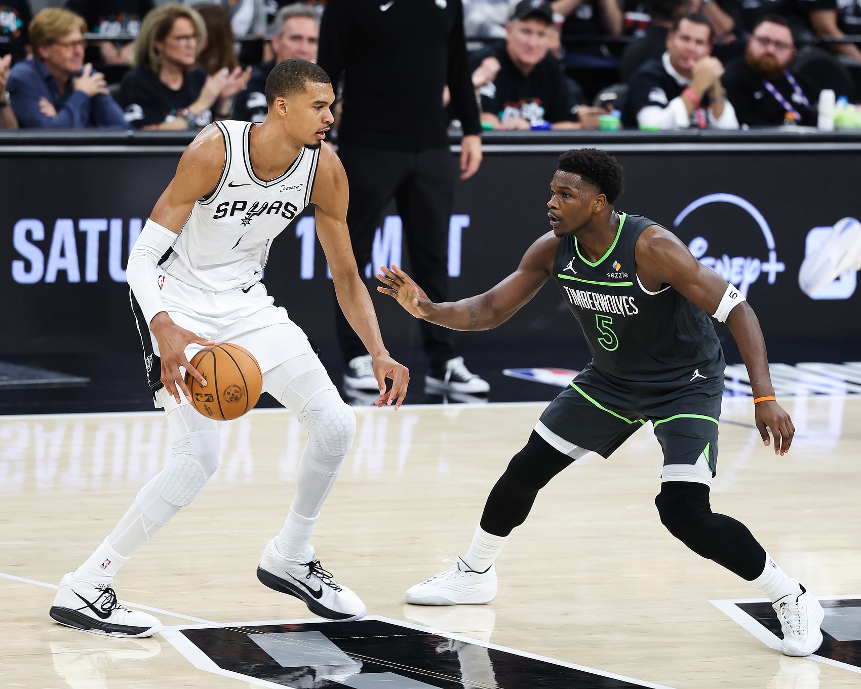 开云体育app官方下载-NBA彩经:夺回主场优势 马刺客场擒下森林狼